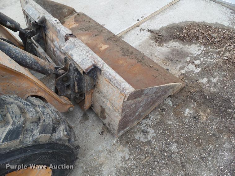 image for item CB9850 2014 Case SR220 skid steer