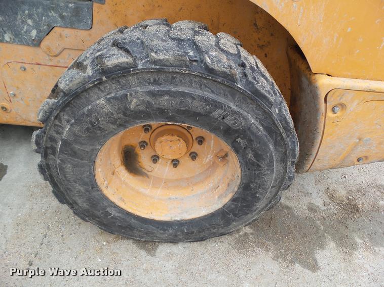 image for item CB9850 2014 Case SR220 skid steer