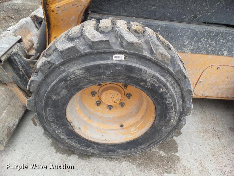 image for item CB9850 2014 Case SR220 skid steer