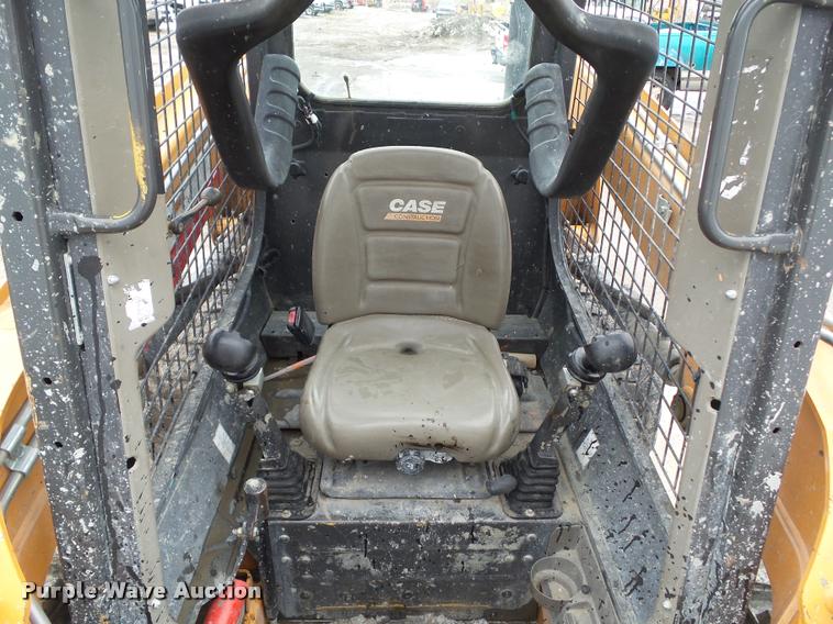 image for item CB9850 2014 Case SR220 skid steer