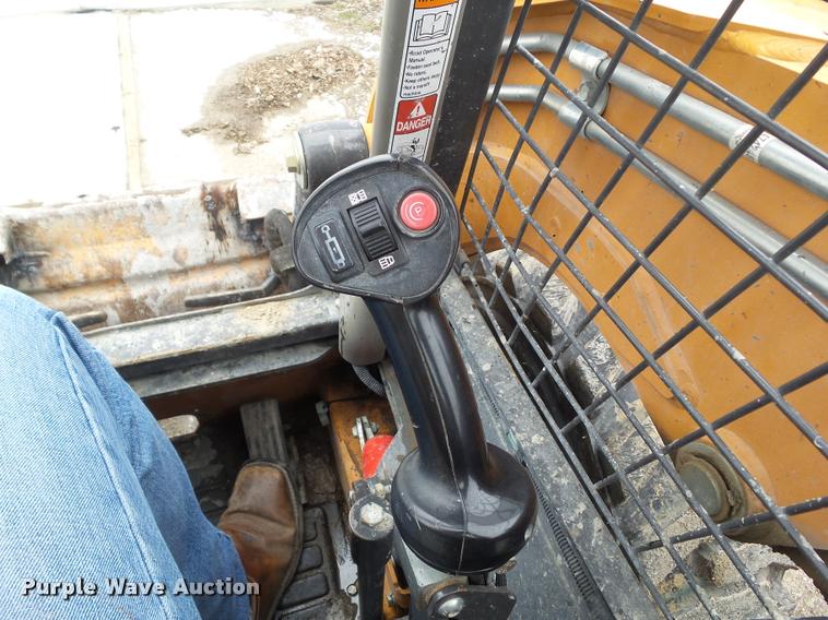 image for item CB9850 2014 Case SR220 skid steer