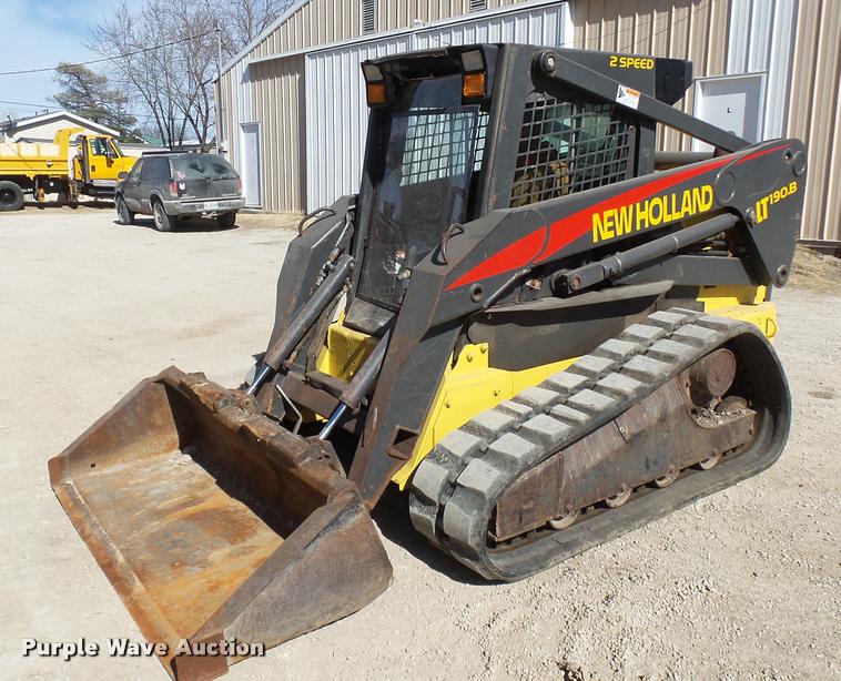 image for item CC9086 2005 New Holland LT190B skid steer