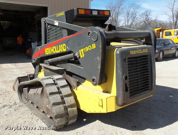 image for item CC9086 2005 New Holland LT190B skid steer