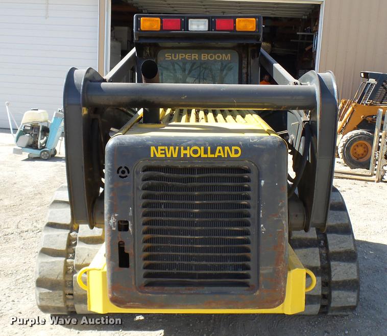 image for item CC9086 2005 New Holland LT190B skid steer