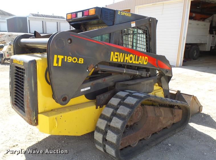 image for item CC9086 2005 New Holland LT190B skid steer