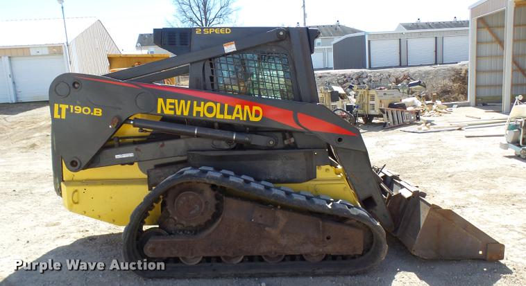 image for item CC9086 2005 New Holland LT190B skid steer