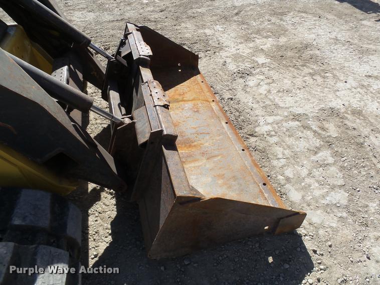 image for item CC9086 2005 New Holland LT190B skid steer