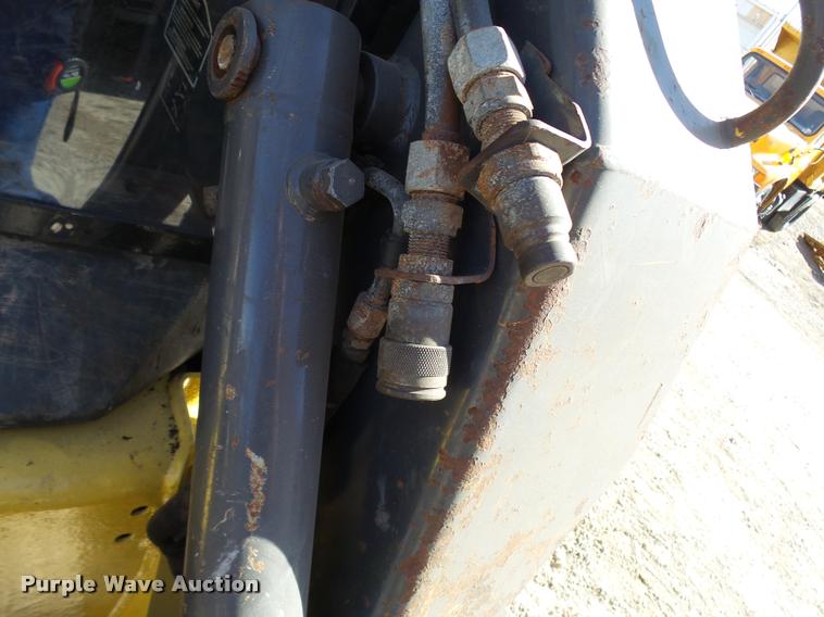 image for item CC9086 2005 New Holland LT190B skid steer