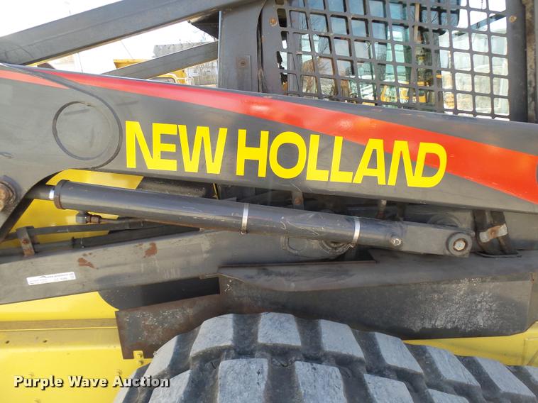 image for item CC9086 2005 New Holland LT190B skid steer