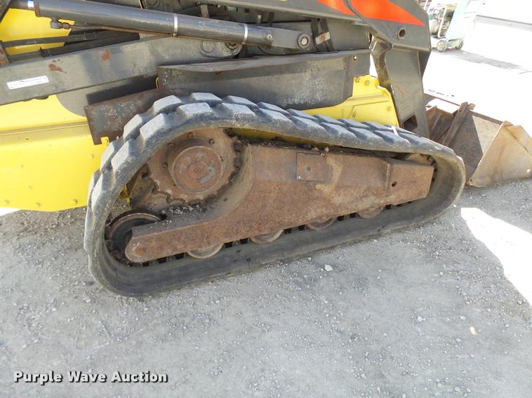 image for item CC9086 2005 New Holland LT190B skid steer