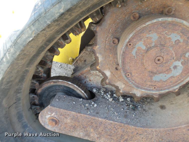 image for item CC9086 2005 New Holland LT190B skid steer