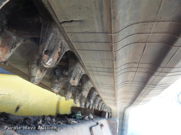 image for item CC9086 2005 New Holland LT190B skid steer