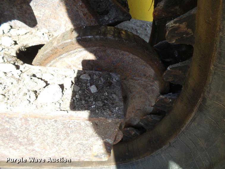 image for item CC9086 2005 New Holland LT190B skid steer