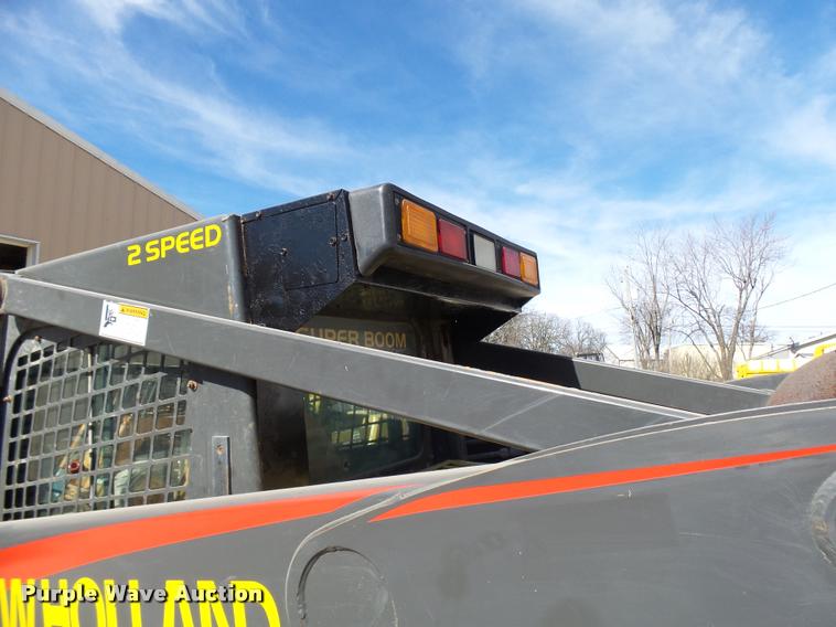 image for item CC9086 2005 New Holland LT190B skid steer