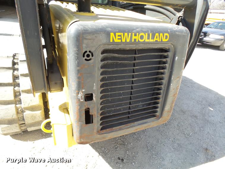 image for item CC9086 2005 New Holland LT190B skid steer