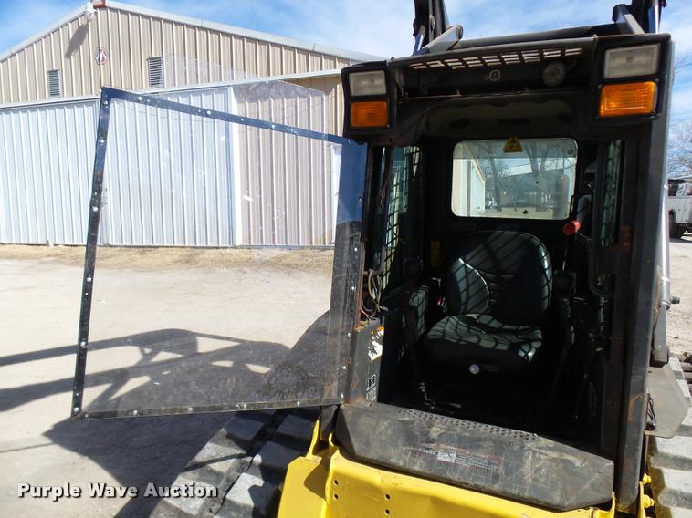 image for item CC9086 2005 New Holland LT190B skid steer