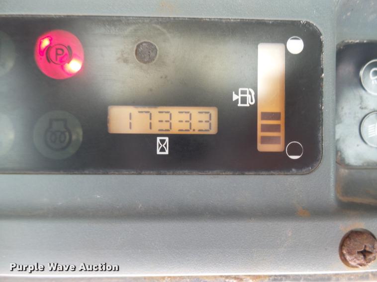 image for item CC9086 2005 New Holland LT190B skid steer