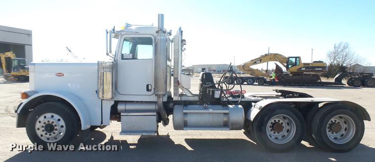 image for item DA0408 2007 Peterbilt 379 semi truck