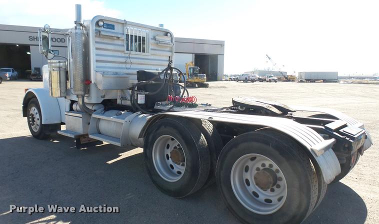 image for item DA0408 2007 Peterbilt 379 semi truck
