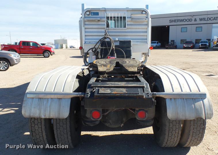 image for item DA0408 2007 Peterbilt 379 semi truck