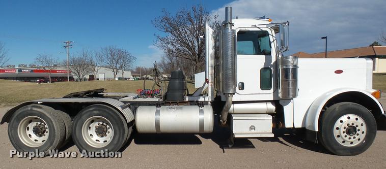 image for item DA0408 2007 Peterbilt 379 semi truck