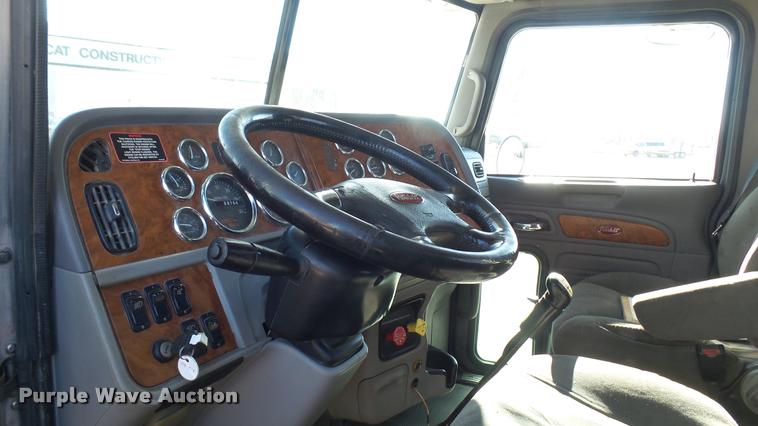 image for item DA0408 2007 Peterbilt 379 semi truck