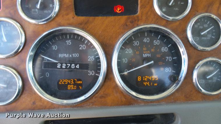 image for item DA0408 2007 Peterbilt 379 semi truck