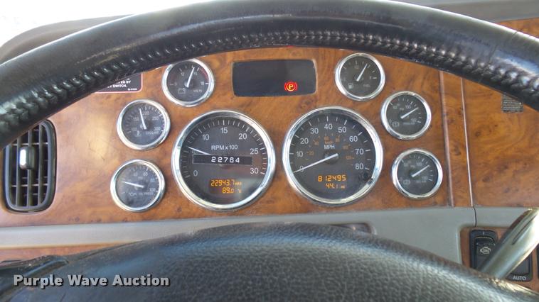 image for item DA0408 2007 Peterbilt 379 semi truck