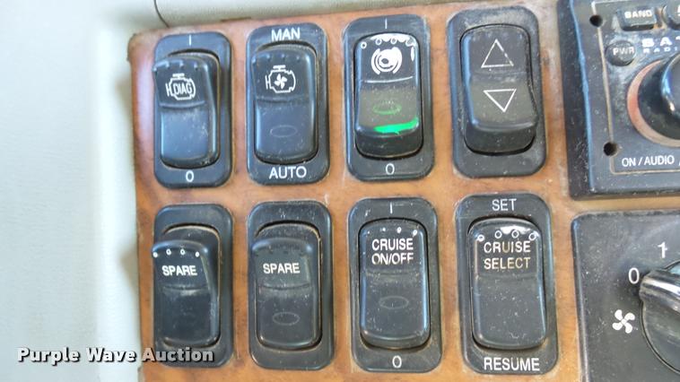 image for item DA0408 2007 Peterbilt 379 semi truck