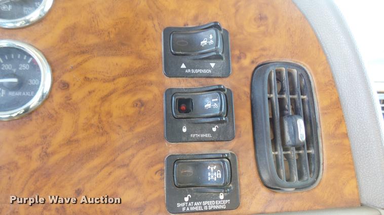 image for item DA0408 2007 Peterbilt 379 semi truck