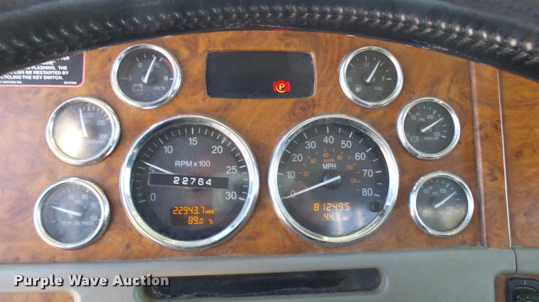 image for item DA0408 2007 Peterbilt 379 semi truck