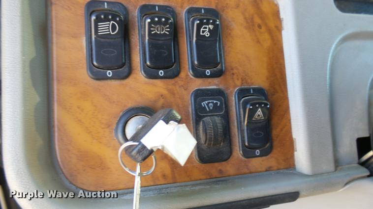 image for item DA0408 2007 Peterbilt 379 semi truck