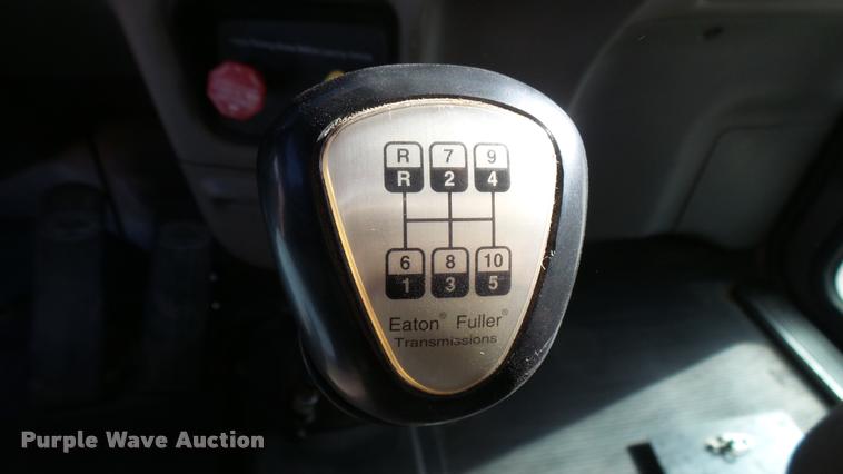 image for item DA0408 2007 Peterbilt 379 semi truck