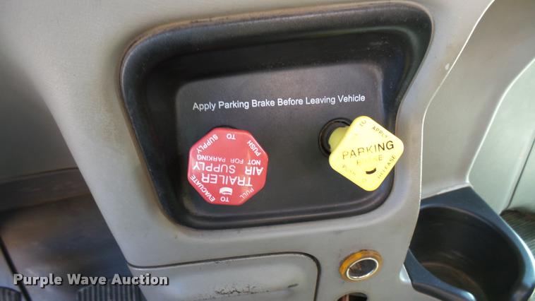 image for item DA0408 2007 Peterbilt 379 semi truck