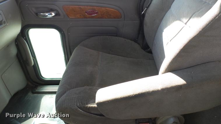 image for item DA0408 2007 Peterbilt 379 semi truck