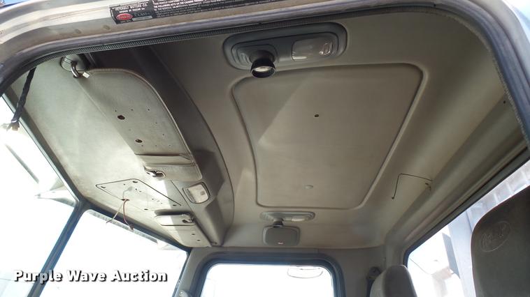 image for item DA0408 2007 Peterbilt 379 semi truck