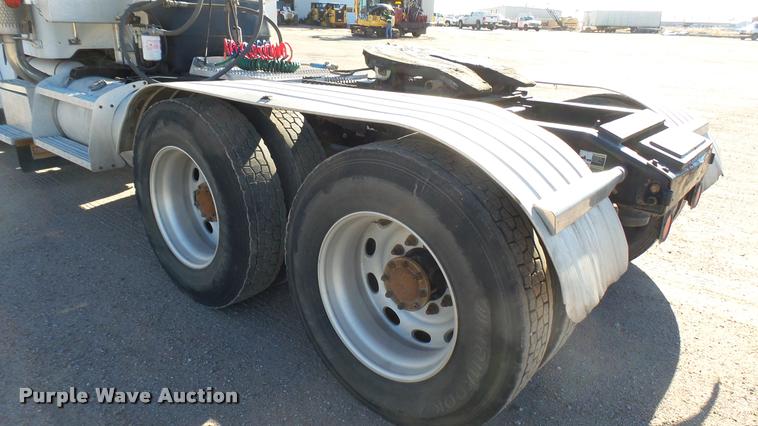 image for item DA0408 2007 Peterbilt 379 semi truck