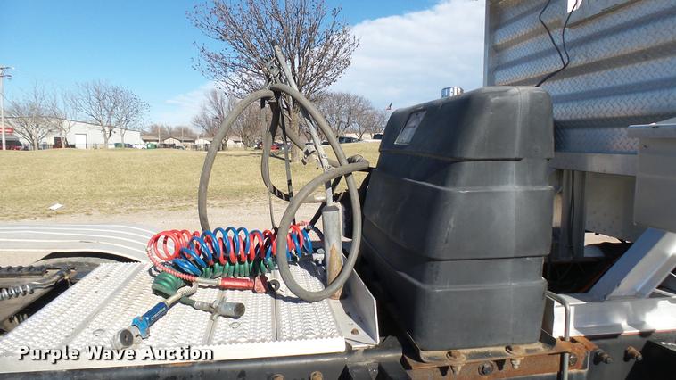 image for item DA0408 2007 Peterbilt 379 semi truck