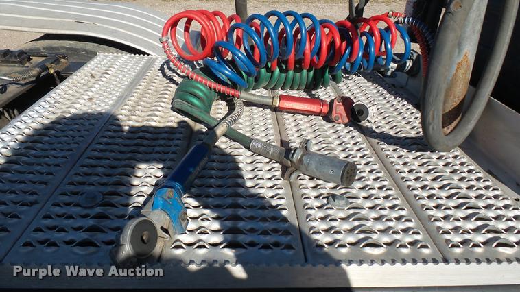 image for item DA0408 2007 Peterbilt 379 semi truck