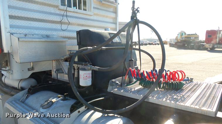 image for item DA0408 2007 Peterbilt 379 semi truck