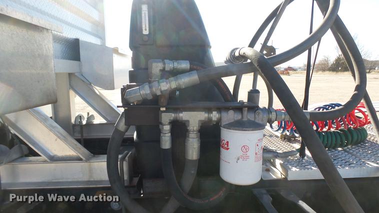 image for item DA0408 2007 Peterbilt 379 semi truck