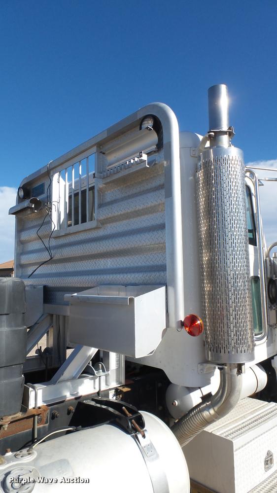 image for item DA0408 2007 Peterbilt 379 semi truck