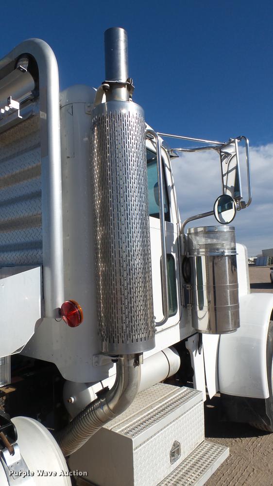 image for item DA0408 2007 Peterbilt 379 semi truck
