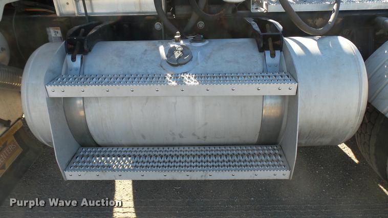 image for item DA0408 2007 Peterbilt 379 semi truck