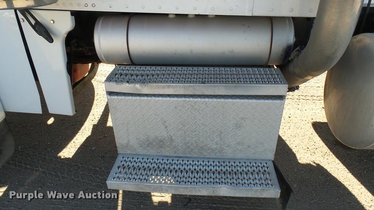 image for item DA0408 2007 Peterbilt 379 semi truck