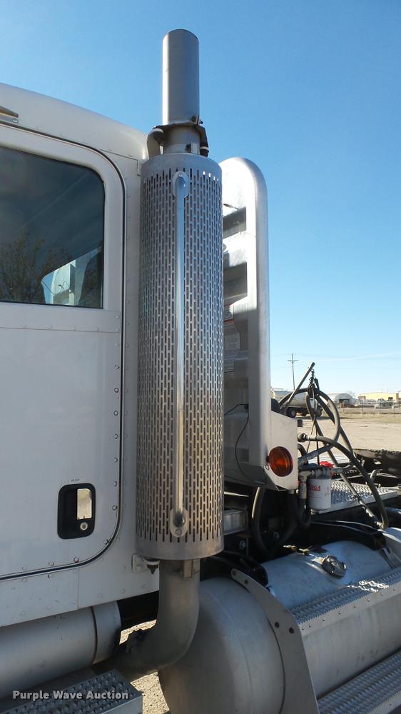 image for item DA0408 2007 Peterbilt 379 semi truck