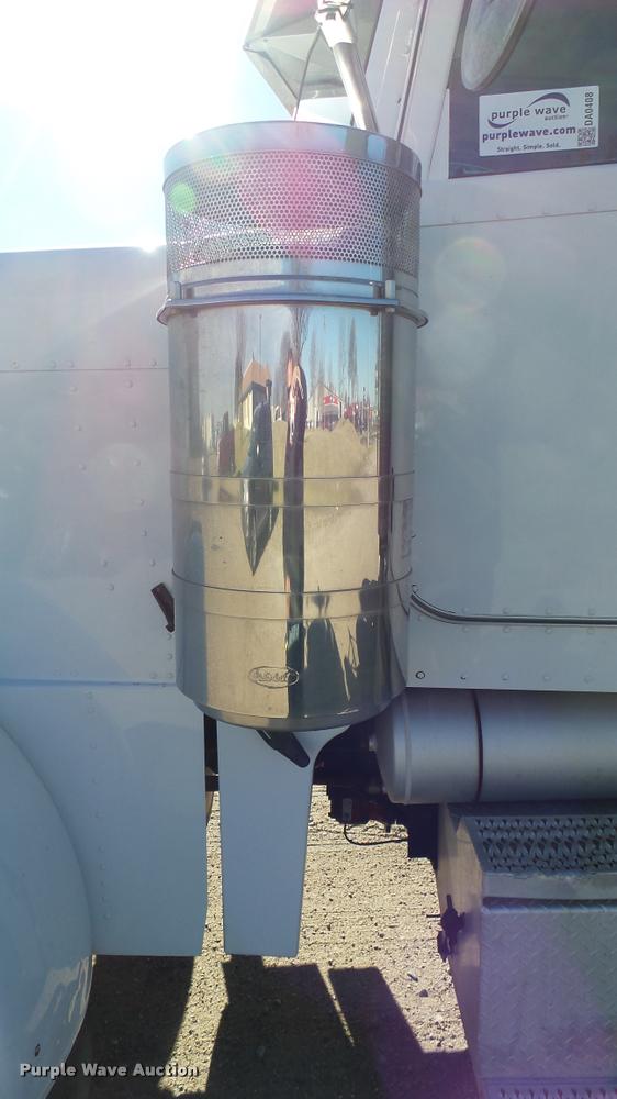 image for item DA0408 2007 Peterbilt 379 semi truck