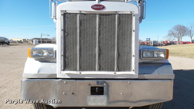 image for item DA0408 2007 Peterbilt 379 semi truck
