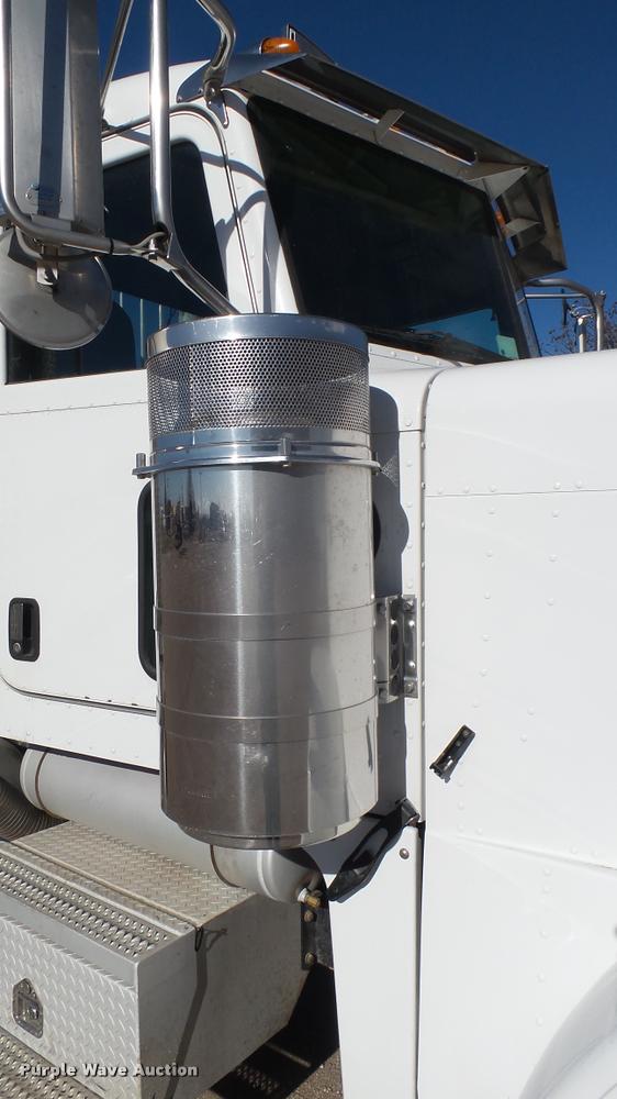 image for item DA0408 2007 Peterbilt 379 semi truck