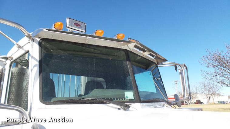 image for item DA0408 2007 Peterbilt 379 semi truck